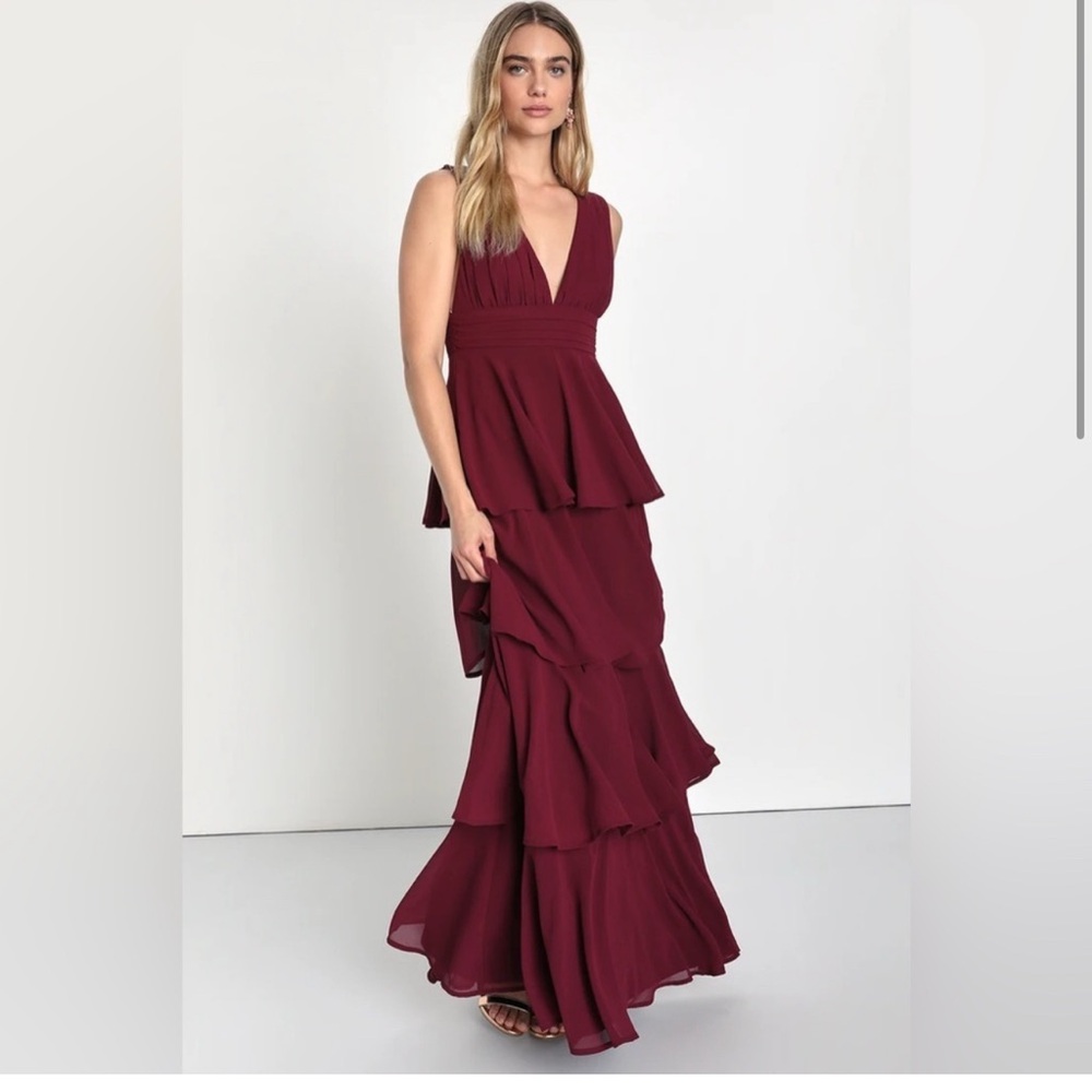 Lulu’s burgundy tiered maxi dress size Large